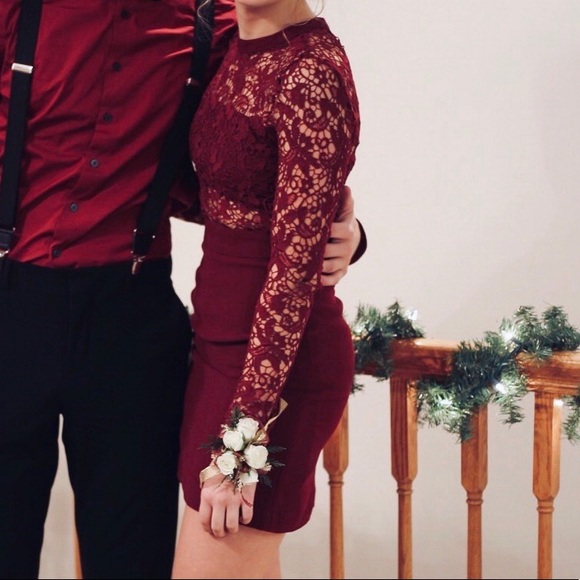 Maroon formal dress-lacy - Picture 1 of 4